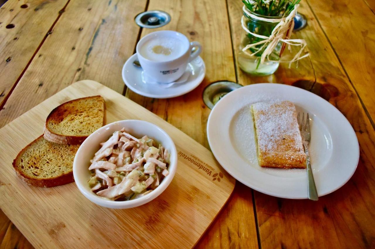 Penzion A Bistro Dilna Тршебонь Экстерьер фото