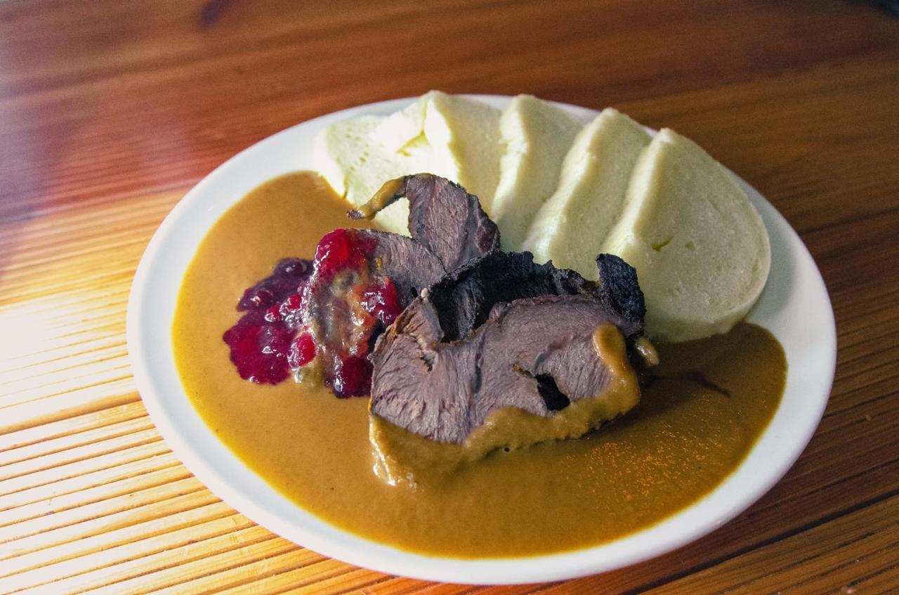 Penzion A Bistro Dilna Тршебонь Экстерьер фото