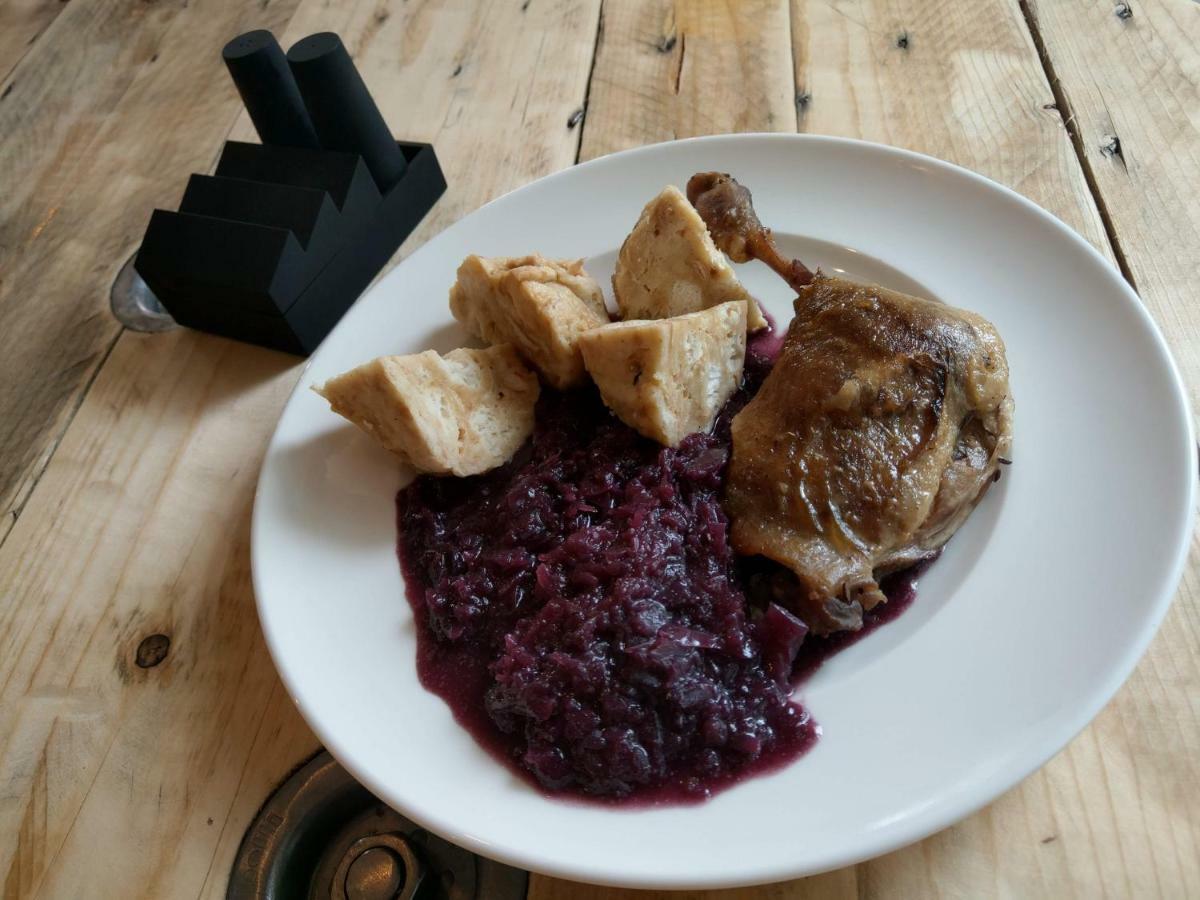 Penzion A Bistro Dilna Тршебонь Экстерьер фото