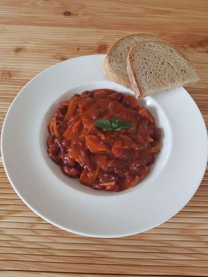 Penzion A Bistro Dilna Тршебонь Экстерьер фото